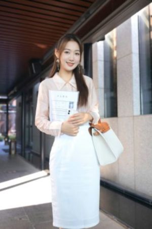 欧美女明星羽绒服街拍_BD高清视频播放