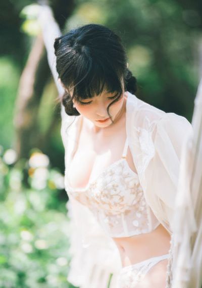 欧美黑色棒球服街拍_1080神马影院在线